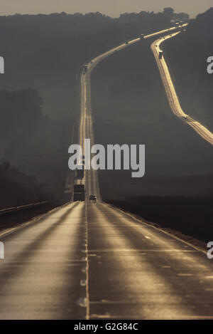 Verkehr auf der Interstate 40, Missouri. Stockfoto