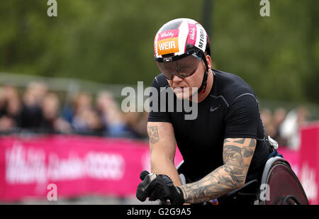 Der Brite David Weir gewinnt 10 k Rollstuhl Männerrennen während des 2016 Vitalität London 10.000. Stockfoto