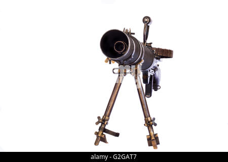 alte schwarze Farbe-Maschinengewehr auf einem Stativ Vorderansicht isoliert auf weißem Hintergrund Stockfoto