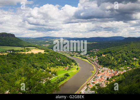 Blick vom Königstein Festung über der Stadt Königstein an der Elbe, Königstein, Sächsische Schweiz Region, Sachsen Stockfoto