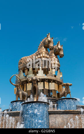 Brunnen von dem Architekten David Gogichaishvili mit Kopien der Statuen gefunden bei Nationalautonomie Ausgrabungen, Davit Aghmashenebelis Square Stockfoto