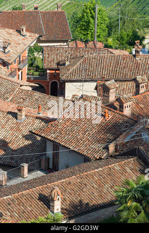 alte Bauernhäuser in Guarene von Castello di Guarene gesehen Stockfoto