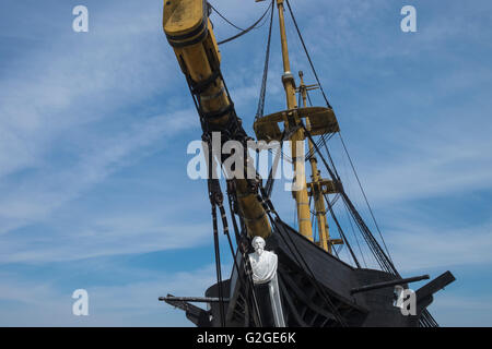 Dom Fernando II e Gloria aus Holz-geschälte Fregatte angedockt seit 2008 auf dem Tejo, Cacilhas, Almada, in der Nähe von Lissabon, Portugal Stockfoto