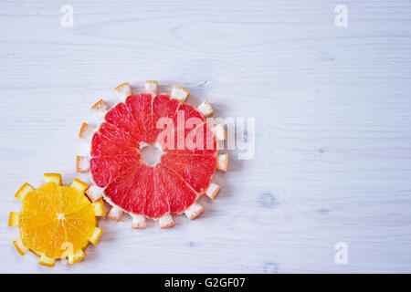 Getriebe von Zitrusfrüchten Scheiben gemacht Stockfoto