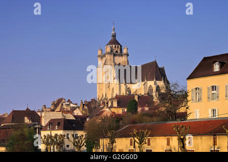 sterben Sie Stadt Dole Mit Kirche - die Stadt Dole und Kirche in Frankreich Stockfoto