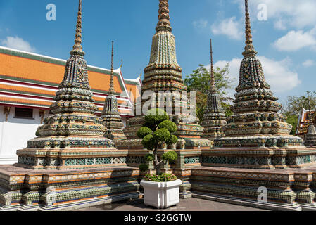 Phra Chedi Rai Stupas im Tempel Wat Pho (Wat Po), Bangkok, Thailand Stockfoto