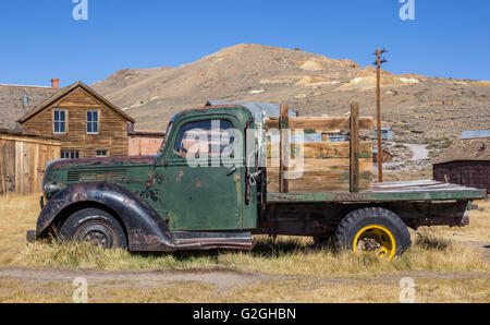 Rostige alte LKW in Bodie State Park, Kalifornien, USA Stockfoto