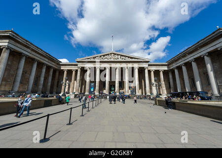 Der Haupteingang zum British Museum, Great Russell Street, Bloomsbury, London, England, UK Stockfoto