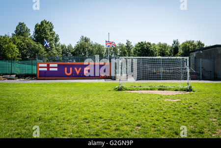 UVF Wandbild neben Fußballplatz in Sydenham Gegend von East Belfast. Stockfoto