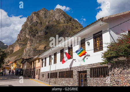 Straßenszene in der Stadt von Ollantaytambo, Peru Stockfoto