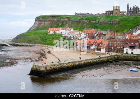 Tate Hill Pier Whitby North Yorkshire, Pier Buit in A.D.1190 ist eines der ältesten in der Welt Stockfoto