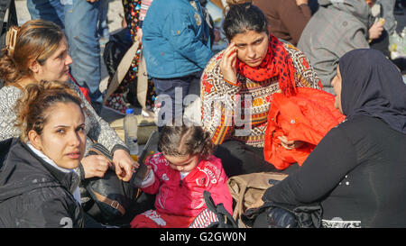 Lesbos, Griechenland - 10. Oktober 2015: Flüchtlinge im Lager in der Nähe von Mitilini Moria. Stockfoto