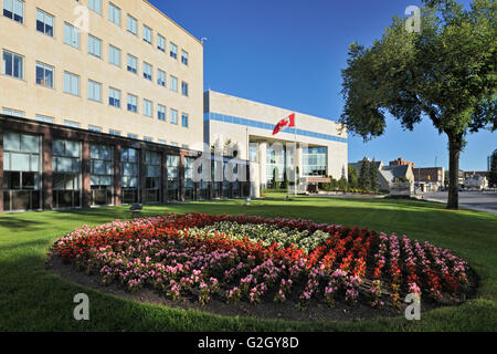 Great-West Life Assurance Co. (Head Office) mit Blumengärten Winnipeg Manitoba Kanada Stockfoto