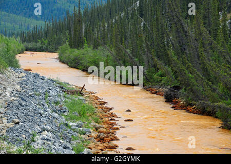 Red Creek entlang der Dempster Highway Km 168 Dempster Highway Yukon Kanada Stockfoto