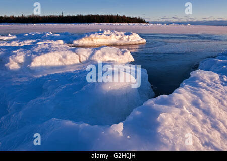 Eis am Ufer des Lake Huron. South Baymouth. Manitoulin Island Ontario Kanada Stockfoto