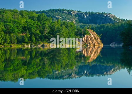 Sunrise Reflexion über George Lake Killarney Provincial Park Ontario Kanada Stockfoto