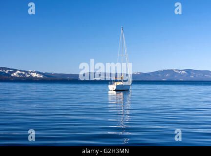 Tahoe Segeln, Taken in der Nähe von Camp Richardson, Lake Tahoe, Kalifornien Stockfoto