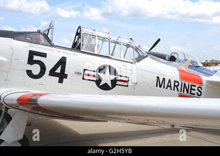 Ein ehemaliger US-Marines t-6 Texan Ausbildungsflugzeug auf dem Display auf einer airshow Stockfoto