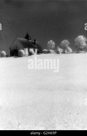 der Kirche St Huberts Hampshire England uk mit Infrarot Spezialeffekt Film genommen Stockfoto