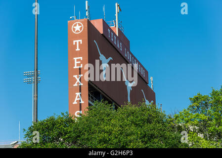 Hugh Longhorn Zeichen vor der Darrell K. Royal – Texas Memorial Stadium. University of Texas in Austin, Texas, USA. Stockfoto