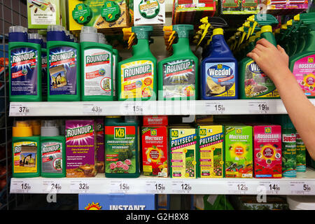 Pestizideinsatz in einem Supermarkt Stockfoto