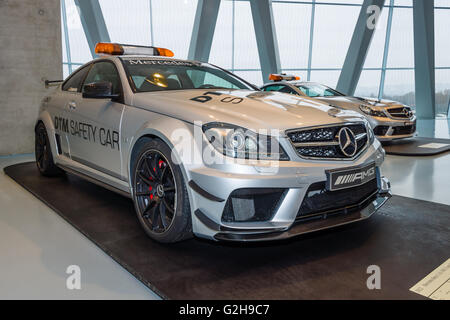 STUTTGART, Deutschland - 19. März 2016: offizielle DTM Safety Car Mercedes-Benz C63 AMG Coupé 2012. Mercedes-Benz Museum. Stockfoto