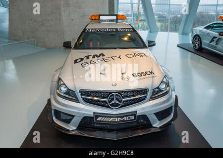 STUTTGART, Deutschland - 19. März 2016: offizielle DTM Safety Car Mercedes-Benz C63 AMG Coupé 2012. Mercedes-Benz Museum. Stockfoto