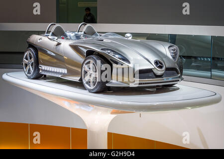 STUTTGART, Deutschland - 19. März 2016: das Concept Car Mercedes-Benz F400 Carving, 2001. Mercedes-Benz Museum. Stockfoto