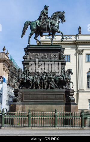 BERLIN - 1. Mai 2016: Equestrian Statue Friedrichs des großen Unter Den Linden von Christian, 1851 Stockfoto