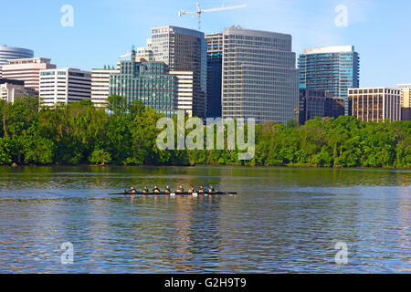 Rudern am Potomac River in den Morgen. Stockfoto