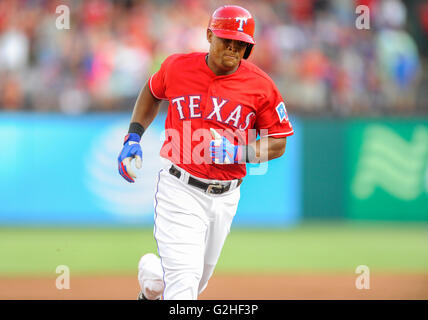 28. Mai 2016: Texas Rangers dritte Baseman Adrian Beltre #29 bei einem MLB-Spiel zwischen den Pittsburgh Pirates und die Texas Rangers im Globe Life Park in Arlington, TX Texas besiegten Pittsburgh 5-2 Albert Pena/CSM Stockfoto