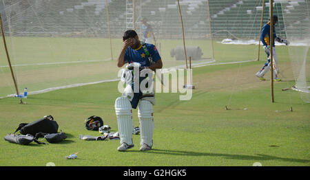 Lahore, Pakistan. 30. Mai 2016. Pakistanische Cricket Teilnahme an ersten Tag Trainingslager im Gaddafi Cricket Stadium während einer Woche Ausbildung in Lahore. Pakistanische Cricket werden England vom 18. Juni für vier Tests, fünf eintägige Internationals und allein Twenty20 international tour. © Rana Sajid Hussain/Pacific Press/Alamy Live-Nachrichten Stockfoto