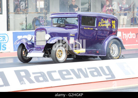 Northants, England. 29 Mai 2016. Santa Pod Raceway, FIA Main Event 29. Mai 2016 Runde 1 der FIA/FIM European Championships, Drag Autos konkurrieren während der Elimation bei Santa Pod Raceway Credit Runden: Jason Richardson / Alamy Live News Stockfoto