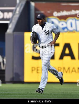 die Bronx, NY, USA. 26. Mai 2016. Aroldis Chapman (Yankees), 26. Mai 2016 - MLB: Aroldis Chapman von den New York Yankees in der Major League Baseball Spiel im Yankee Stadium in der Bronx, NY, USA. © Hiroaki Yamaguchi/AFLO/Alamy Live-Nachrichten Stockfoto