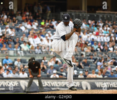 die Bronx, NY, USA. 26. Mai 2016. Aroldis Chapman (Yankees), 26. Mai 2016 - MLB: Aroldis Chapman von den New York Yankees in der Major League Baseball Spiel im Yankee Stadium in der Bronx, NY, USA. © Hiroaki Yamaguchi/AFLO/Alamy Live-Nachrichten Stockfoto