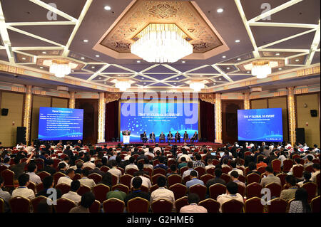 Peking, China. 31. Mai 2016. Die Teilnahme an einer Diskussion während der ersten globalen 5G Event in Peking, Hauptstadt von China, 31. Mai 2016. Das Thema der zweitägigen Veranstaltung ist 5 G Technologieökosystem "bauen". Bildnachweis: Li Xin/Xinhua/Alamy Live-Nachrichten Stockfoto