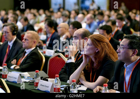 Peking, China. 31. Mai 2016. Teilnehmer hören einer Rede während der ersten globalen 5G Event in Peking, Hauptstadt von China, 31. Mai 2016. Das Thema der zweitägigen Veranstaltung ist 5 G Technologieökosystem "bauen". Bildnachweis: Li Xin/Xinhua/Alamy Live-Nachrichten Stockfoto