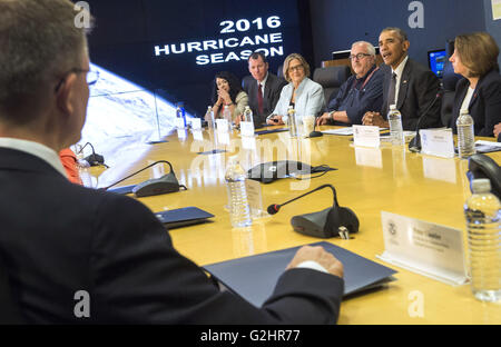 Washington, District Of Columbia, USA. 31. Mai 2016. US-Präsident Barack Obama liefert Bemerkungen, wie er ein Briefing über die bevorstehende Hurrikan-Saison im FEMA-Hauptquartier in Washington, DC am 31. Mai 2016 erhält. In seiner Rede betonte der Präsident '' das Wetter können wir nicht beeinflussen, aber wir können unsere Reaktionen darauf steuern.''. Bildnachweis: Kevin Dietsch/Pool über CNP Credit: Kevin Dietsch/CNP/ZUMA Draht/Alamy Live-Nachrichten Stockfoto