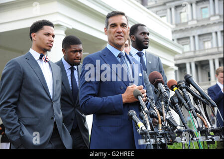 Washington, District Of Columbia, USA. 31. Mai 2016. Coach JAY WRIGHT von der NCAA Männer College Basketball Champions, Villanova University, spricht auf der Presser im Weißen Haus. Präsident Obama geehrt die Mannschaft für ihre Leistung in dem Gewinn der Meisterschaft Credit: Ricky Fitchett/ZUMA Draht/Alamy Live News Stockfoto