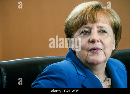 Berlin, Deutschland. 1. Juni 2016. Bundeskanzlerin Angela Merkel kommt nach der Bundesrepublik Kabinettssitzung im Bundeskanzleramt in Berlin, Deutschland, 1. Juni 2016. Foto: MICHAEL KAPPELER/Dpa/Alamy Live News Stockfoto