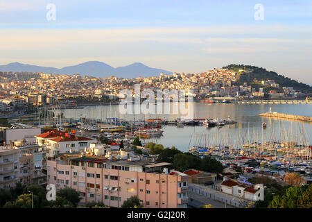 Sonnenaufgang über der Bucht in Kusadasi auf das Ägäische Meer, Türkei Stockfoto