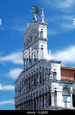 Fragment der Kirche von San Michele, römisch-katholische Basilika in Lucca, Italien Stockfoto