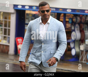 George Kay, entfremdeter Ehemann der ehemaligen Sängerin Atomic Kitten Kerry Katona, kommt bei Lewes Crown Court in Lewes, East Sussex, wo er vor Gericht wegen angeblich tätlichen Angriffs auf ihr ist. Stockfoto