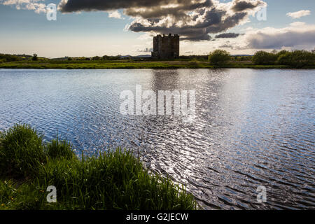 Threave Castle gestrandet in den Fluss Dee in der Nähe von Castle Douglas, Dumfries and Galloway, Schottland Stockfoto