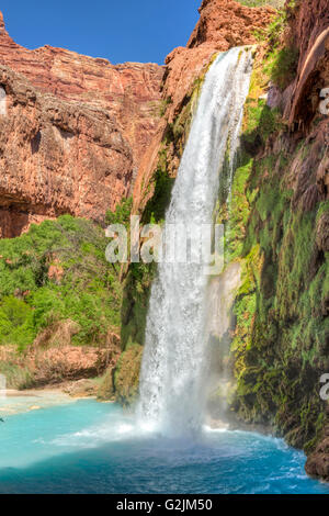 Halbschatten am Havasu Fälle auf die Havasupai Indian Reservation in den Grand Canyon. Stockfoto