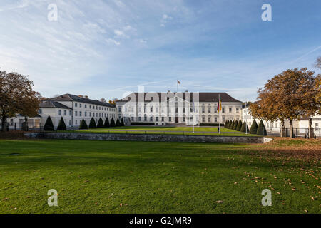 Schloss Bellevue, Schloss Bellevue, Residenz des deutschen Bundespräsidenten, Tiergarten Park, 1786 Architekt Philipp Daniel B Stockfoto