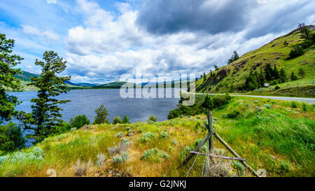 Nicola Lake im Nicola Tal entlang Highway 5A zwischen Kamloops und Merritt, Britisch-Kolumbien Stockfoto