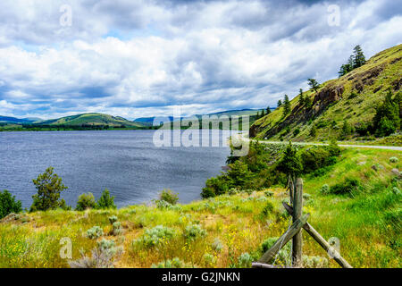 Nicola Lake im Nicola Tal entlang Highway 5A zwischen Kamloops und Merritt, Britisch-Kolumbien Stockfoto