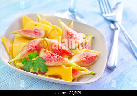 Käse mit Feigen Stockfoto