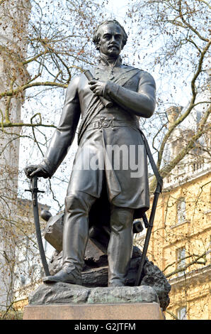 London, England, Vereinigtes Königreich. Statue (1871: Matthew Noble) von Sir James Outram (1803-63) Victoria Embankment Gardens Stockfoto